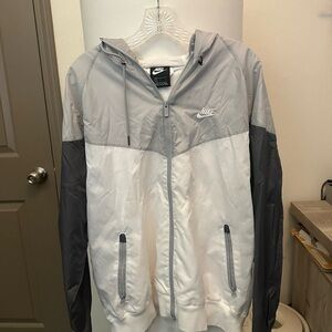 Nike Men's Gray and White Windbreaker